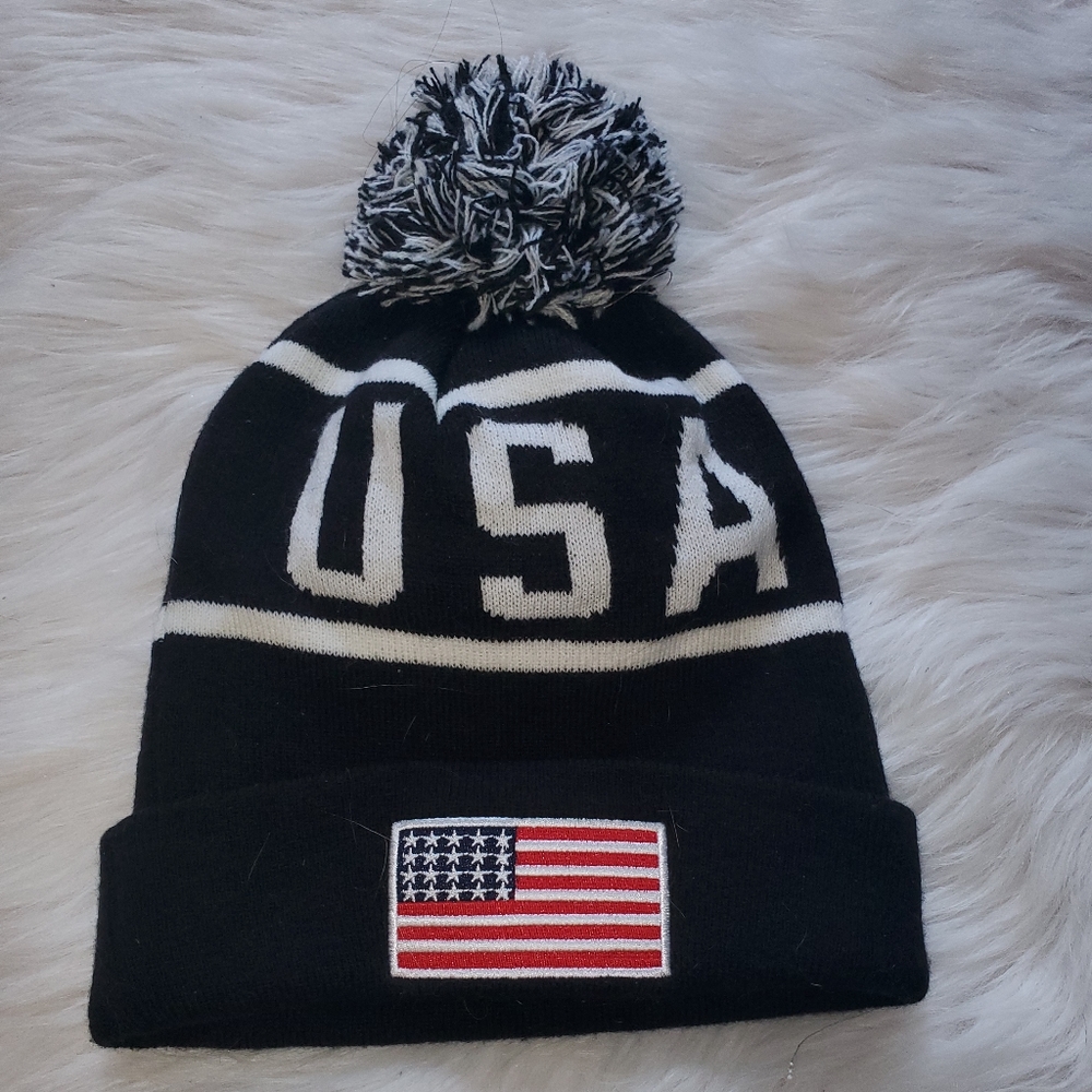 Black USA pom beanie